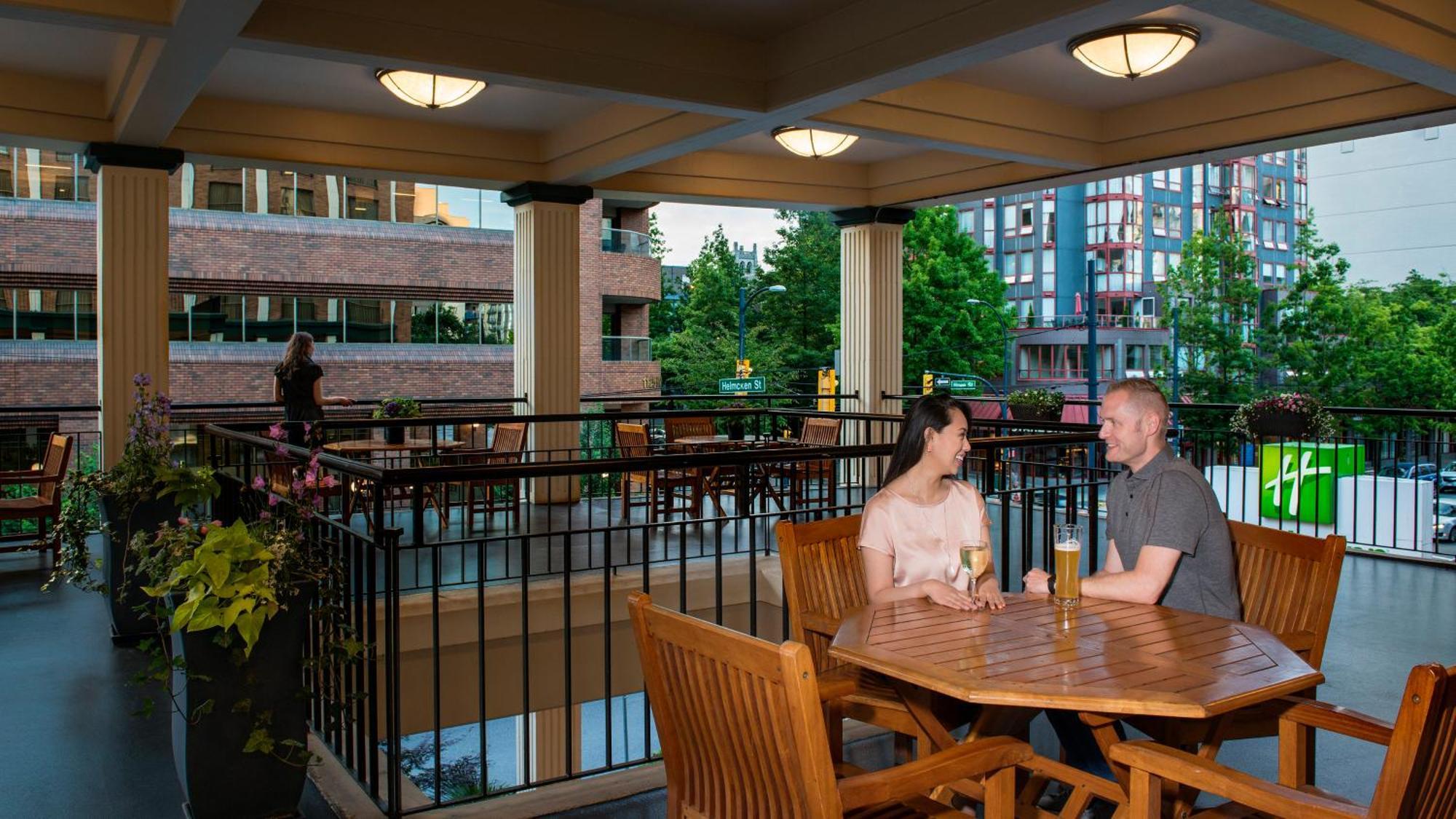 Holiday Inn & Suites Vancouver Downtown, An Ihg Hotel Exterior photo